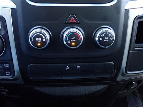 Used 2019 RAM 1500 Classic SLT AWD/4WD image 17