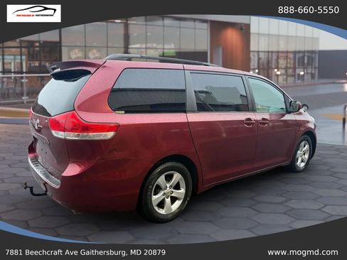Used 2012 Toyota Sienna LE image 5