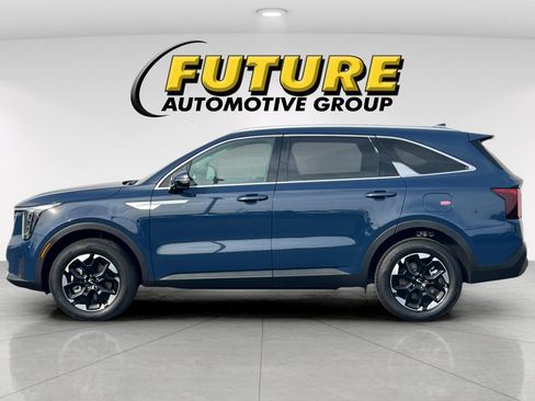 Certified 2025 Kia Sorento S image 7