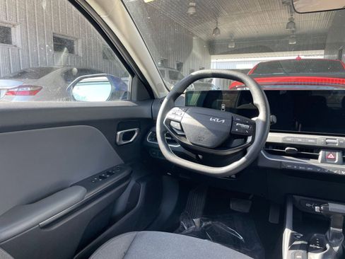 Used 2025 Kia K4 LXS image 32