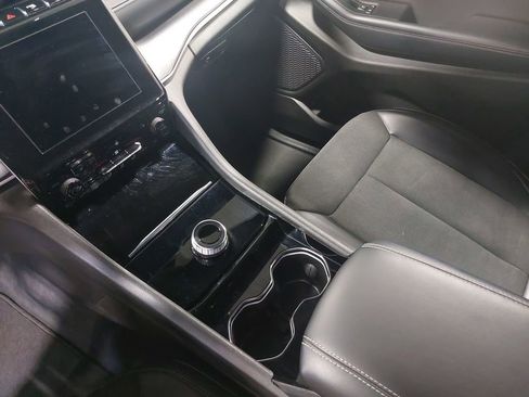 Used 2023 Jeep Grand Cherokee Altitude AWD/4WD image 24