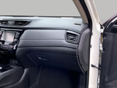 Used 2020 Nissan Rogue S FWD image 17