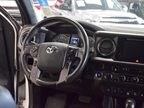 Used 2019 Toyota Tacoma TRD Off-Road image 45