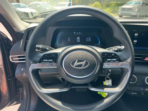 Used 2026 Hyundai Elantra SE FWD image 21