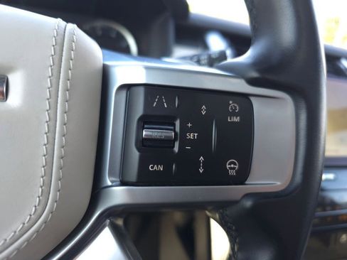 Used 2023 Land Rover Discovery HSE R-Dynamic AWD/4WD image 18
