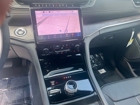 New 2025 Jeep Grand Cherokee Limited w/ Luxury Tech Group II image 3