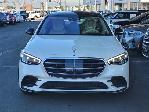 Used 2022 Mercedes-Benz S 580 4MATIC Sedan image 2