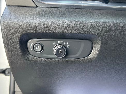 Used 2022 Chevrolet Traverse LT image 31