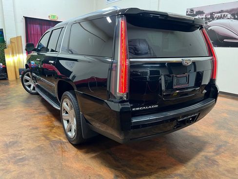 Used 2015 Cadillac Escalade ESV Luxury image 2