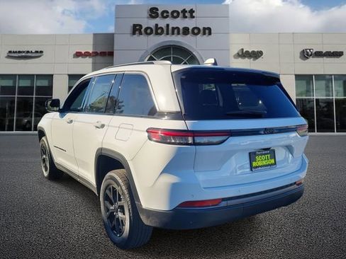 New 2026 Jeep Grand Cherokee Altitude image 3