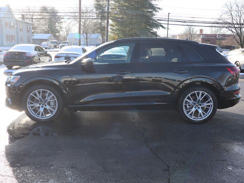 Used 2021 Audi e-tron Prestige w/ Prestige Package image 8