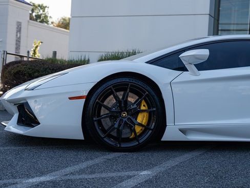 Used 2015 Lamborghini Aventador LP 700-4 image 4