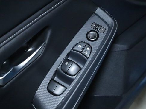 Used 2025 Nissan Sentra SV FWD image 16