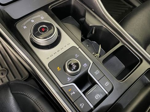 Certified 2022 Kia Sorento EX w/ Panoramic Sunroof Package image 9