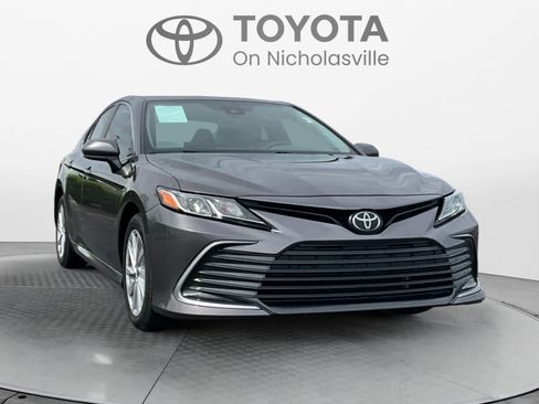Used 2022 Toyota Camry LE image 8