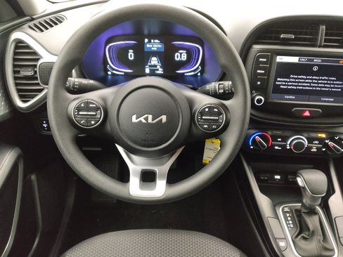 Used 2025 Kia Soul LX image 22