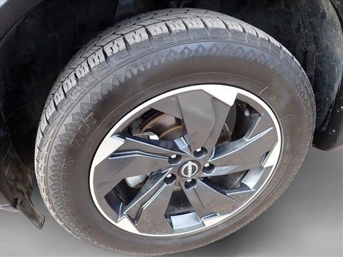 Used 2024 Nissan Rogue SV image 7