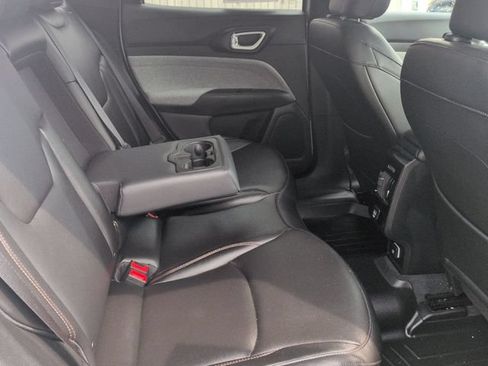 Used 2024 Jeep Compass Latitude AWD/4WD image 28