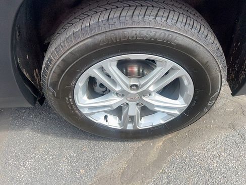 Used 2023 GMC Terrain SLE image 8