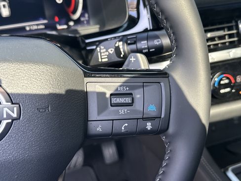 Used 2026 Nissan Pathfinder Platinum AWD/4WD image 24