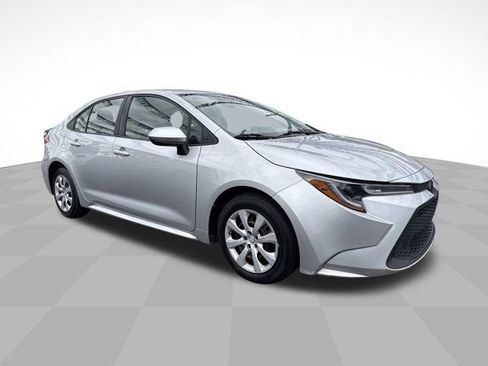 Used 2021 Toyota Corolla LE FWD image 3