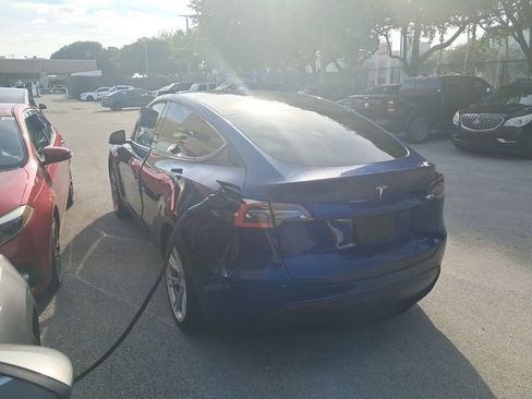 Used 2021 Tesla Model Y Standard Range image 4