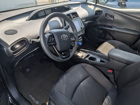 Used 2020 Toyota Prius LE FWD image 3