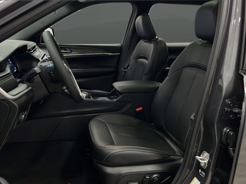 New 2026 Jeep Grand Cherokee L Limited w/ Limited Altitude Package AWD/4WD image 9
