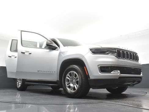 Used 2024 Jeep Wagoneer L 4WD image 35