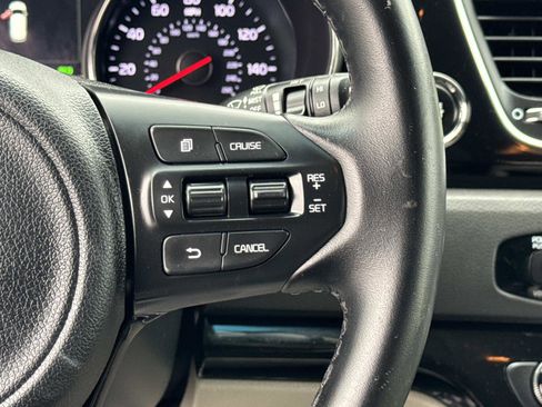 Used 2016 Kia Sedona SX image 8