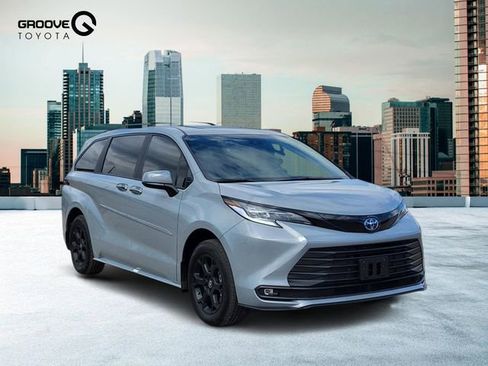 Used 2025 Toyota Sienna XLE Woodland Edition AWD/4WD image 8