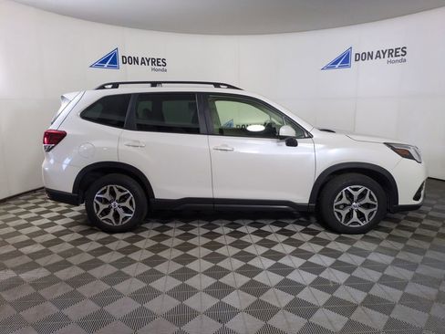 Used 2022 Subaru Forester Premium AWD/4WD image 9