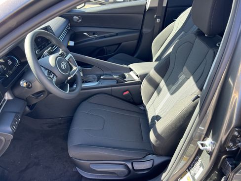 New 2026 Hyundai Elantra SE image 9