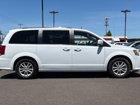 Used 2019 Dodge Grand Caravan SXT FWD image 3