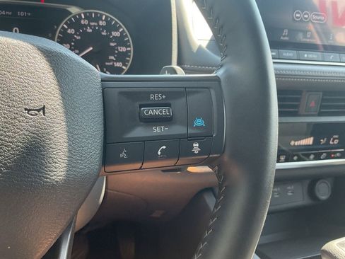Used 2025 Nissan Rogue SV FWD image 33