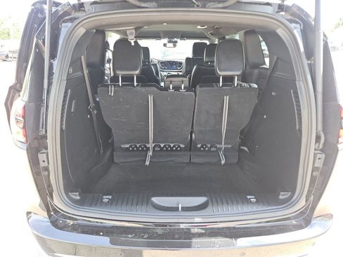 Used 2025 Chrysler Pacifica Select image 24