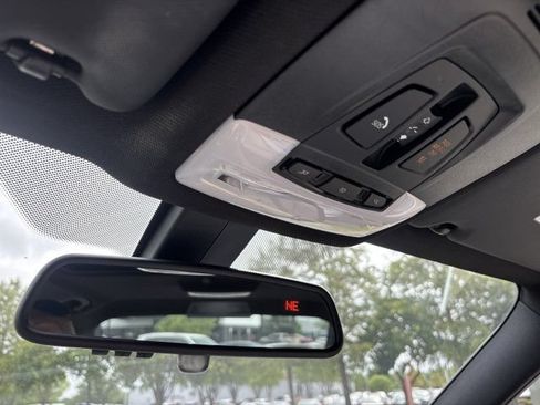 Used 2017 BMW 330i Sedan RWD image 40