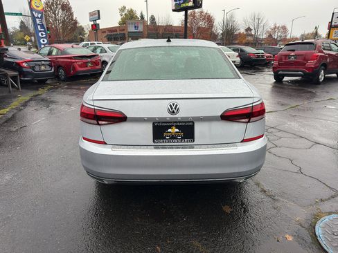 Used 2021 Volkswagen Passat 2.0T SE image 4