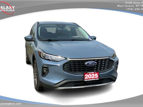 Used 2025 Ford Escape Platinum image 3