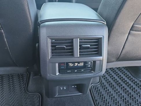 Used 2023 Volkswagen Atlas SE FWD image 15