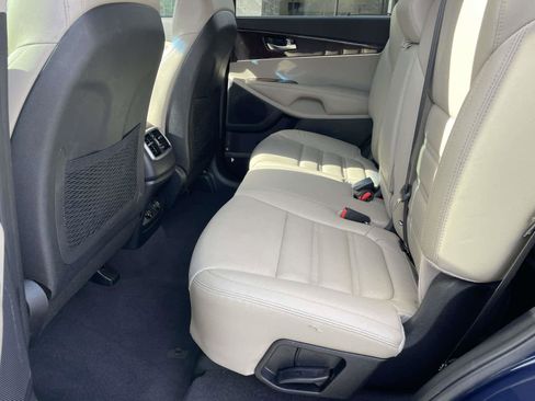 Used 2017 Kia Sorento EX image 10