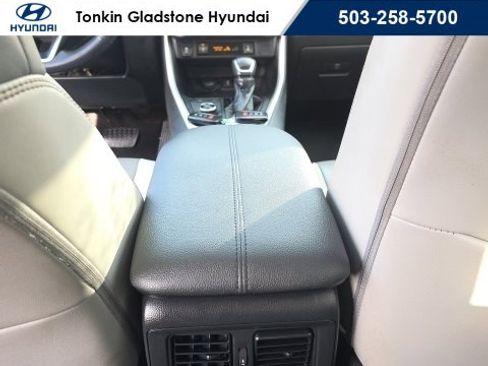 Used 2022 Toyota RAV4 XLE Premium image 29