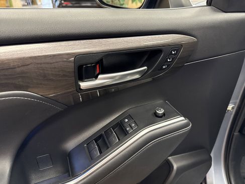 Used 2021 Toyota Highlander Platinum image 29