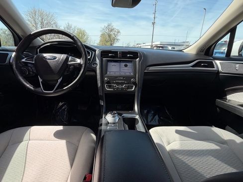 Used 2019 Ford Fusion SE w/ Equipment Group 151A FWD image 14