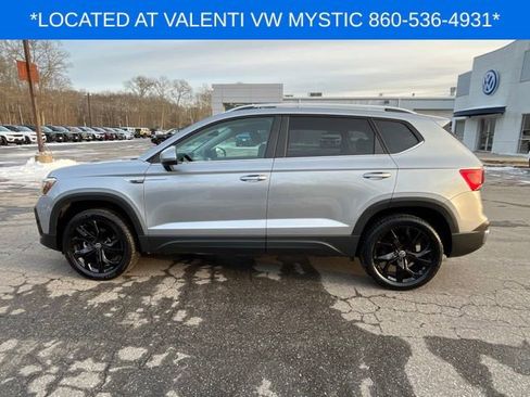 Certified 2022 Volkswagen Taos SE image 9