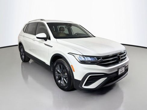 Used 2023 Volkswagen Tiguan SE FWD image 3