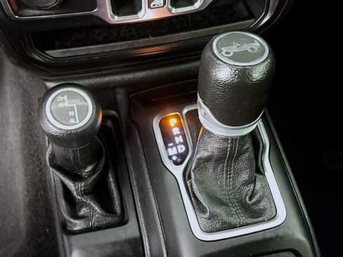 Used 2020 Jeep Wrangler Unlimited Sport S image 19