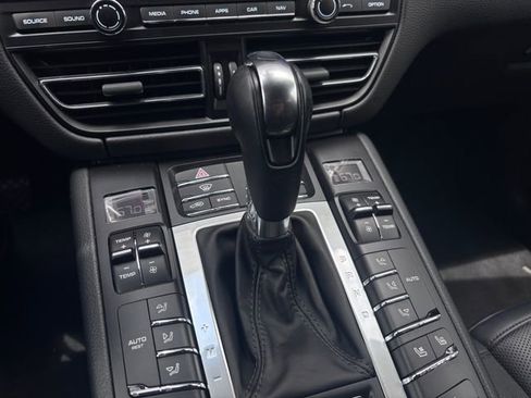 Certified 2020 Porsche Macan AWD/4WD image 21
