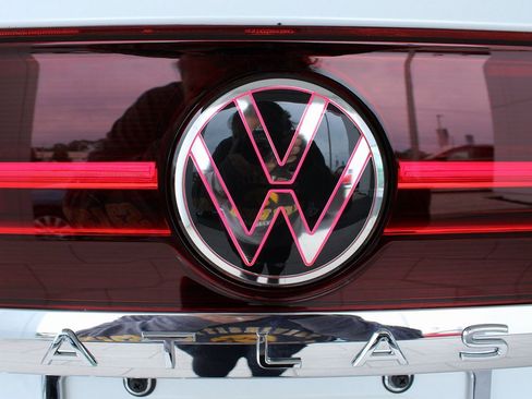 New 2025 Volkswagen Atlas SEL image 33