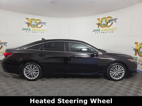 Used 2019 Toyota Avalon Limited image 10